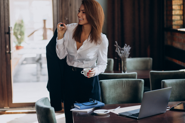 Mujer de negocios en oficina