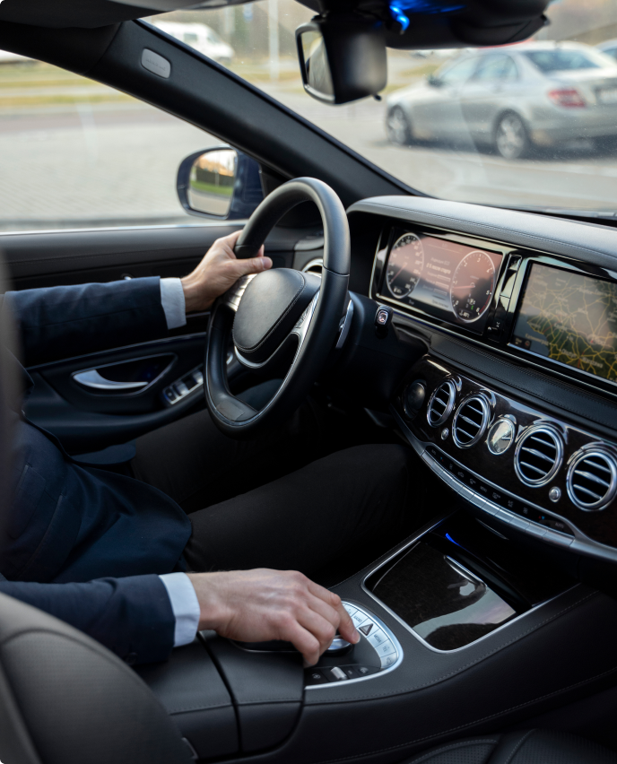 Vista en detalle de interior de auto de lujo