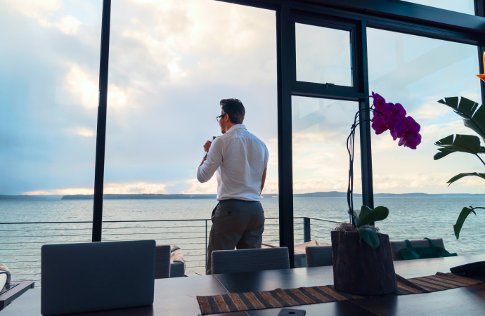 Vista de ejecutivo en su oficina