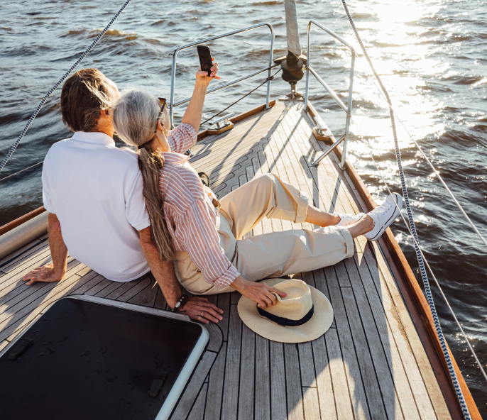 Pareja relajada de vacaciones