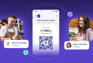 Empresario envíando enlace de pago a cliente gracias a Poket de LAFISE