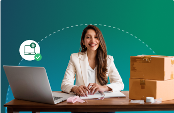 Dueña de negocio administrando su ecommerce con Banco LAFISE