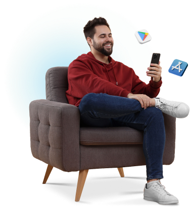 Hombre utilizando su celular para abrir una Cuenta Avanza Digital