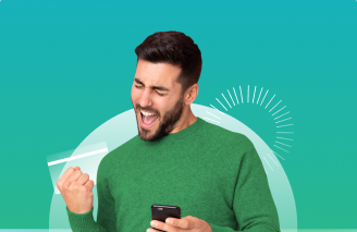 Joven feliz, aperturando su Cuenta Remesas desde su celular