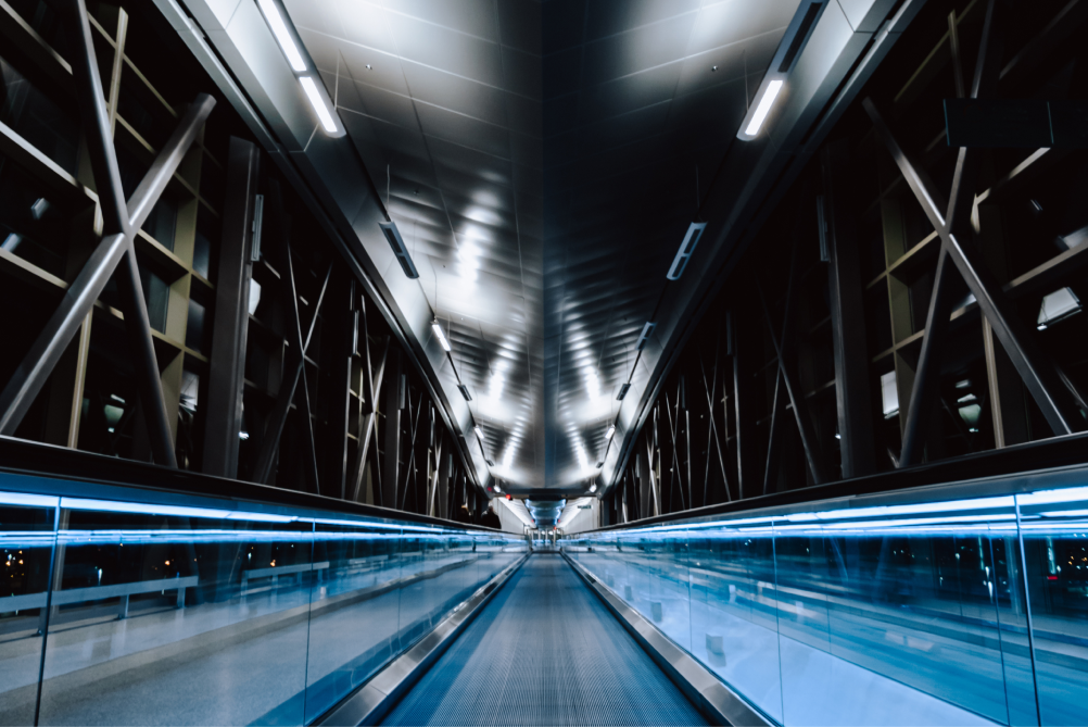 Camino de edificio que representa éxito y crecimiento