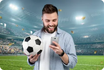 Persona revisando promoción de la Copa Mundial de la FIFA 2026™ Visa LAFISE