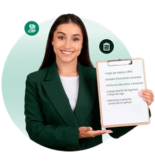 Ejecutiva muestra los requisitos para solicitar un leasing.