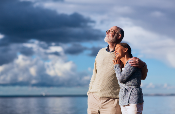 Pareja de inversionistas y dueños de empresas con sus agendas planificadas