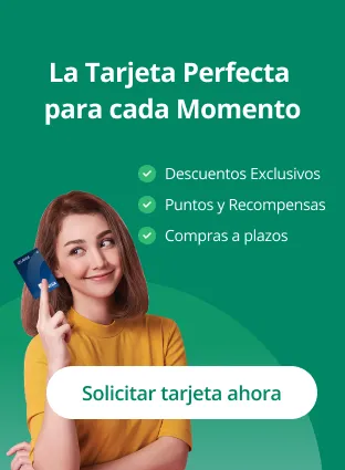 Mujer feliz con tarjeta de crédito en la mano
