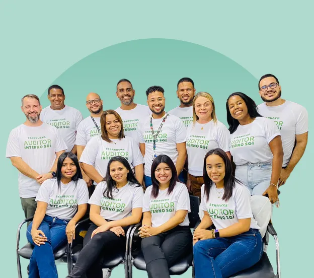 Equipo empresarial feliz de ser parte del modelo ambiental, social y gobernanza de LAFISE Investment Management