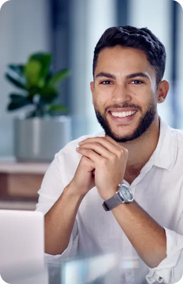 Celular indicando la nueva app de Banco LAFISE Nicaragua, ¡Diseñada para ti, creada para todos!